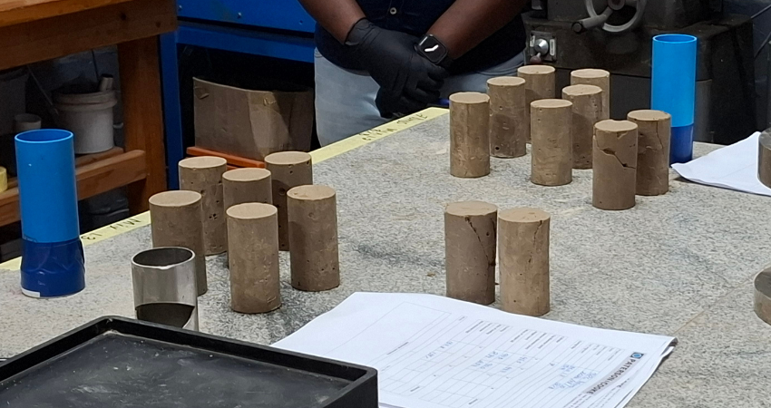 Paterson & Cooke Chile Expands Laboratory Capabilities with Uniaxial Compressive Strength (UCS) Testing Paterson & Cooke Chile Expands Laboratory Capabilities with Uniaxial Compressive Strength (UCS) Testing